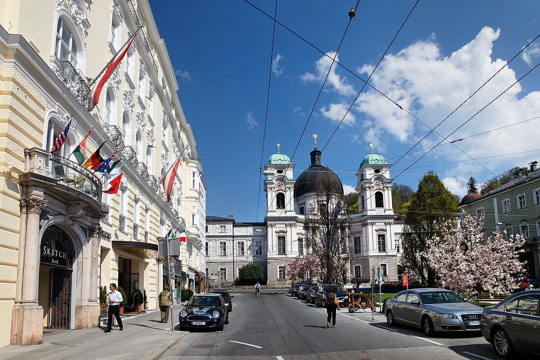 Hotel Bristol und Dreifaltigkeitskirche, Makartplatz, Salzburg, Altstadt, Salzburger Land, Österreich