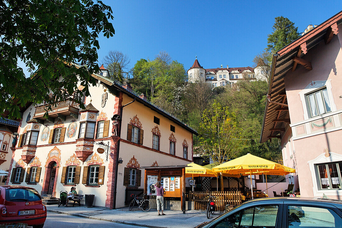 Malerischer Ort Neubeuern mit Schloss, Chiemgau, Oberbayern, Deutschland, Europa