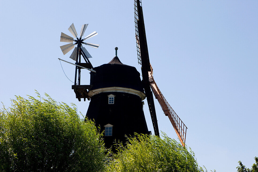 Historische Windmühle auf dem Land, Schonen, Südschweden, Schweden