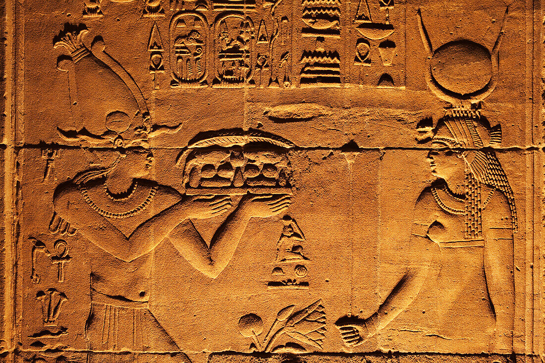Relief im Philae Tempel, Assuan, Ägypten, Afrika