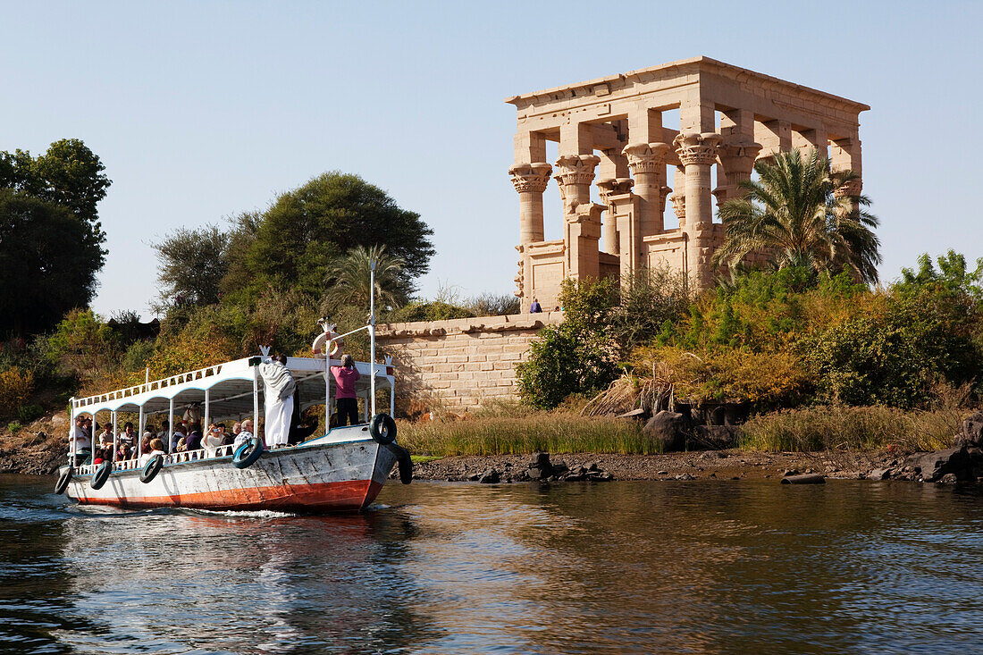 Boat in front of the kiosk of Trajan at Philae Tempel, Aswan, Egypt, Africa