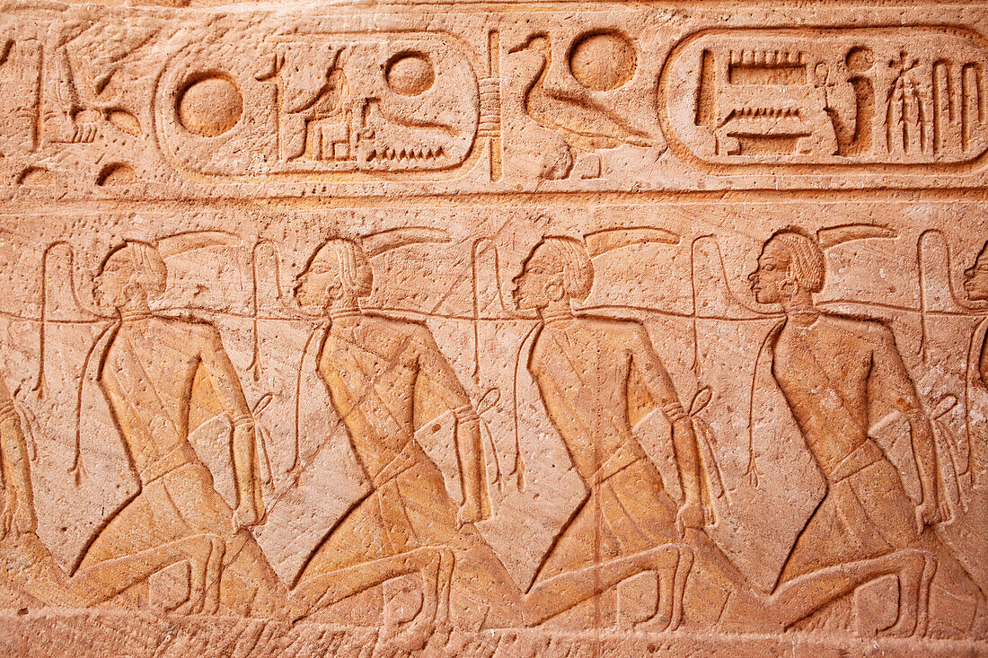 Relief mit hethitischer Gefangennahme von Kriegern nach der Schlacht von Kadesh, Grosser Tempel Ramses II., Abu Simbel, Ägypten, Afrika