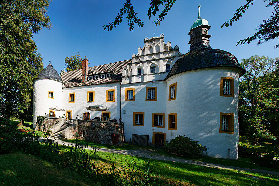 Moated castle, Fuerstlich Drehna, Luckau, Dahme-Spreewald, Land Brandenburg, Germany