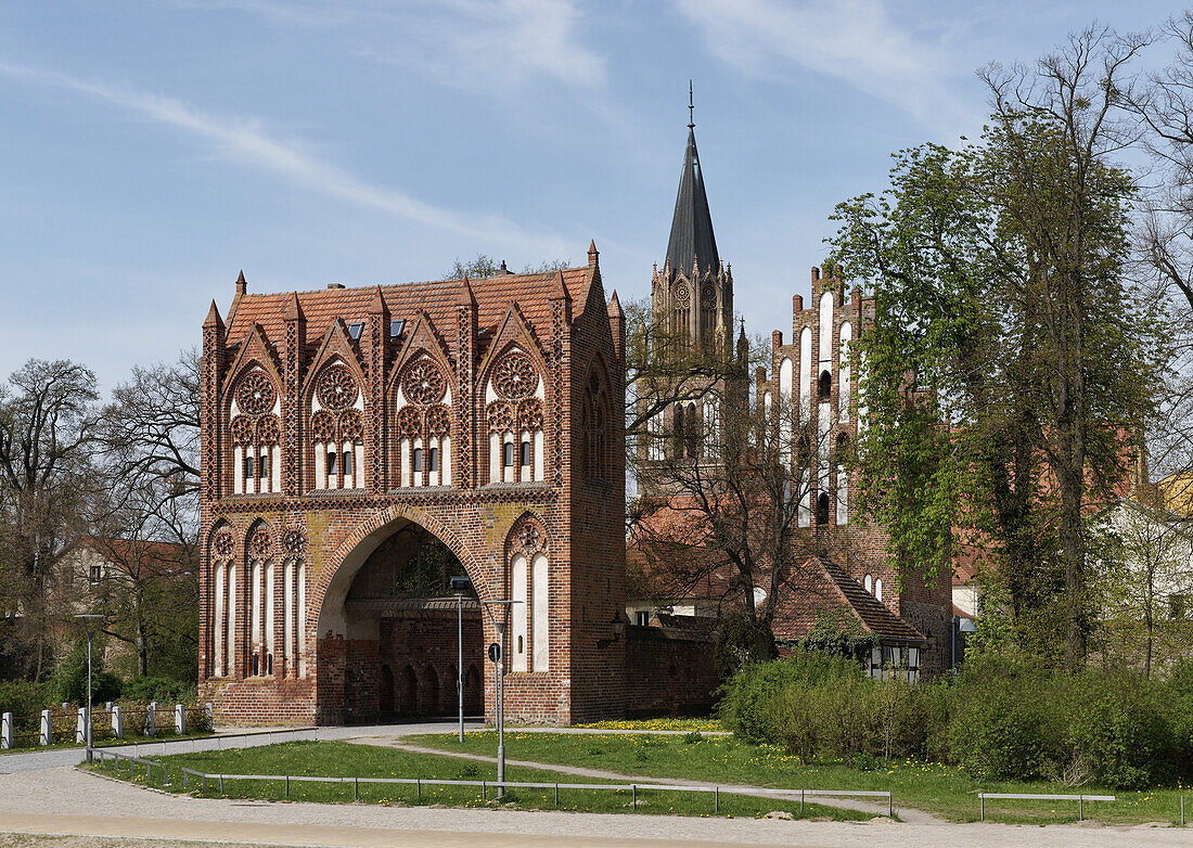 Stargard Gate with the tower of St. Mary`s Church in Neubrandenburg, Mecklenburg Lake district, Mecklenburg-Western Pomerania, Germany