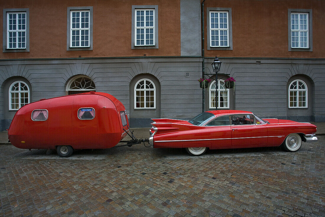 American car with red caravan