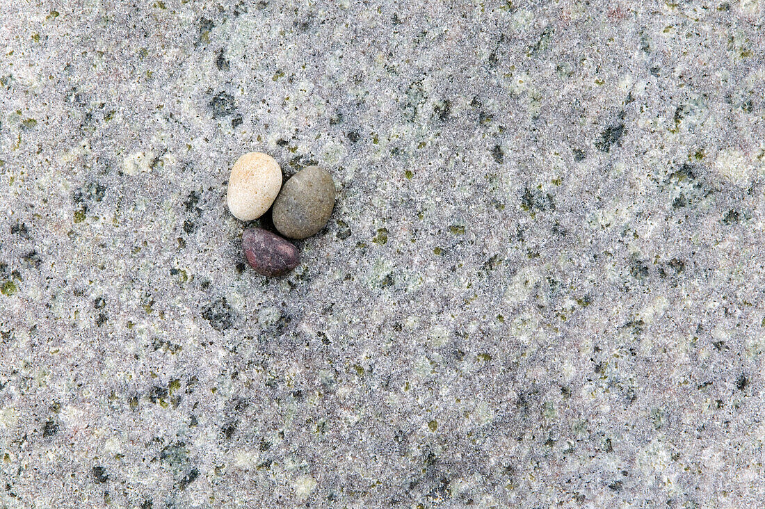 Small stones on a big one