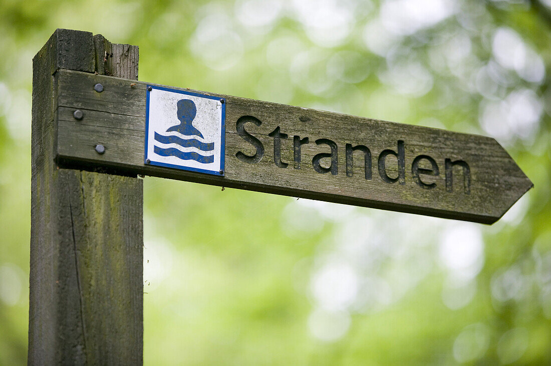 Sign to the beach