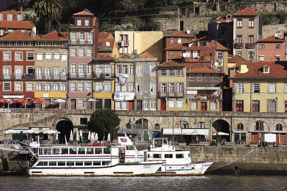 Douro river, Ribeira neighbourhood, Porto, Portugal