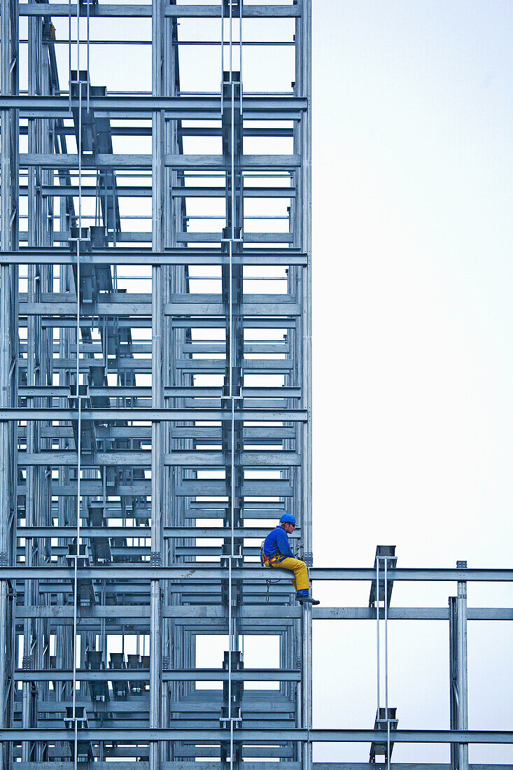 Adult, Adults, Color, Colour, Construction, Daytime, Exterior, Full-body, Full-length, Hazardous, Height, Human, Outdoor, Outdoors, Outside, People, Person, Persons, Risky, Scaffold, Scaffolding, Structure, Structures, Tall, Work, Worker, Workers, Working
