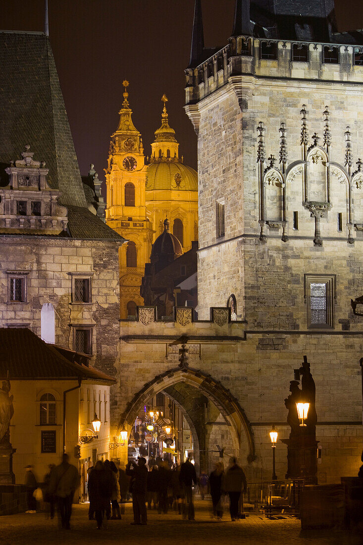 Charles Bridge  Karluv most) toward Mala Strana, Prague, Czech Republic