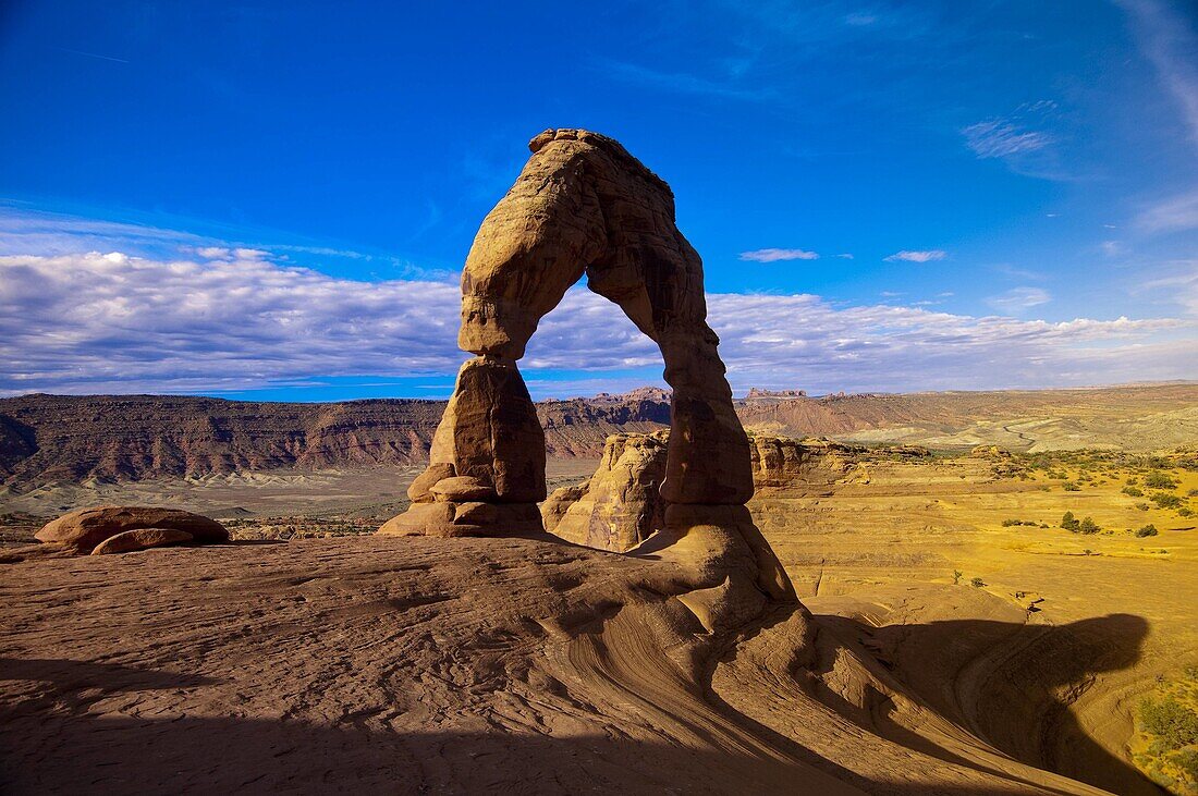 Delicate Arch, Arches National Park, near Moab, Utah USA