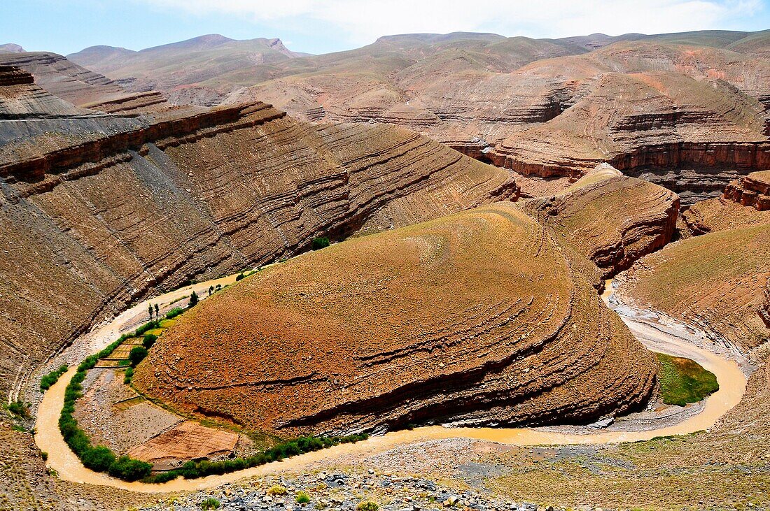 Maroc, Haut-Atlas, la vallée et les gorges du Dadès, méandre de l´oued Dades