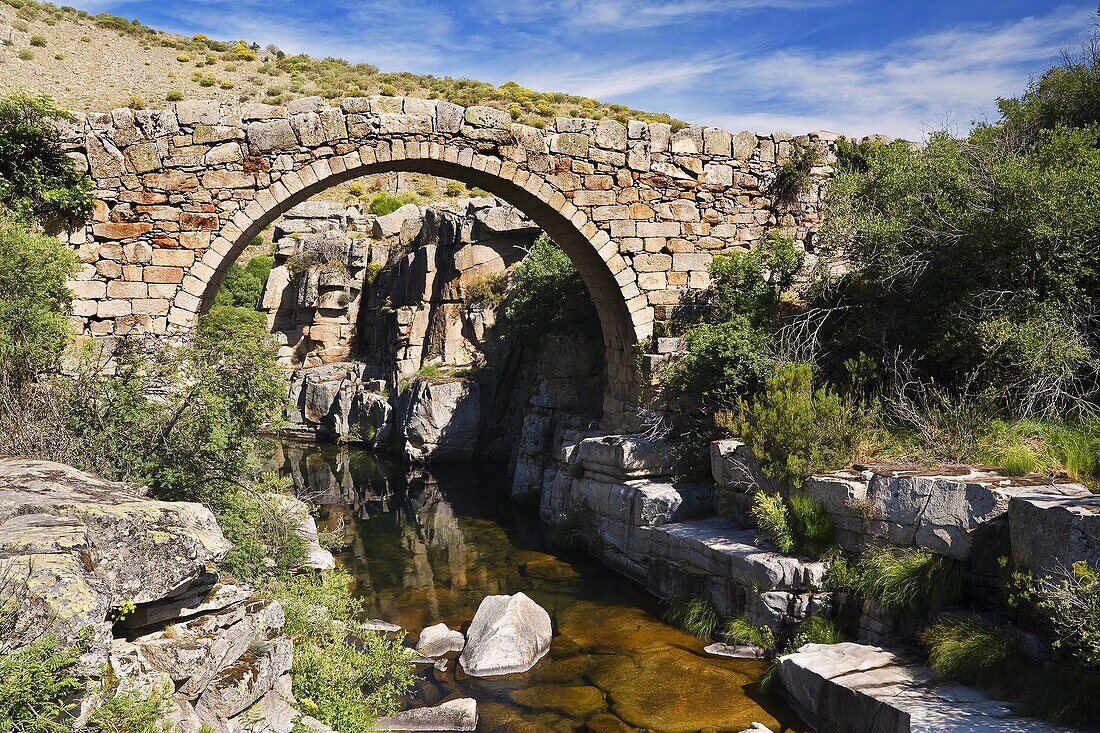 Puente en el Pozo de las Paredes  Garganta del Barbellido  Sierra de Gredos  Navacepeda del Tormes  Ávila  España