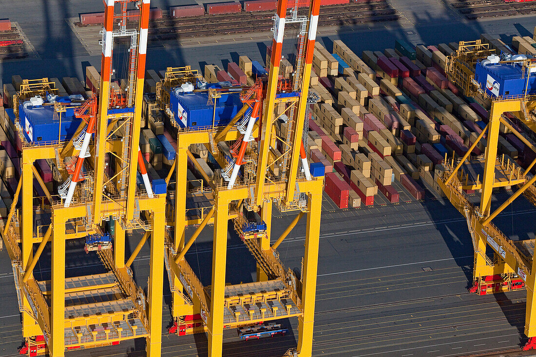Luftbild Bremerhaven, Containerhafen, Verladekräne und Container, Niedersachsen, Deutschland