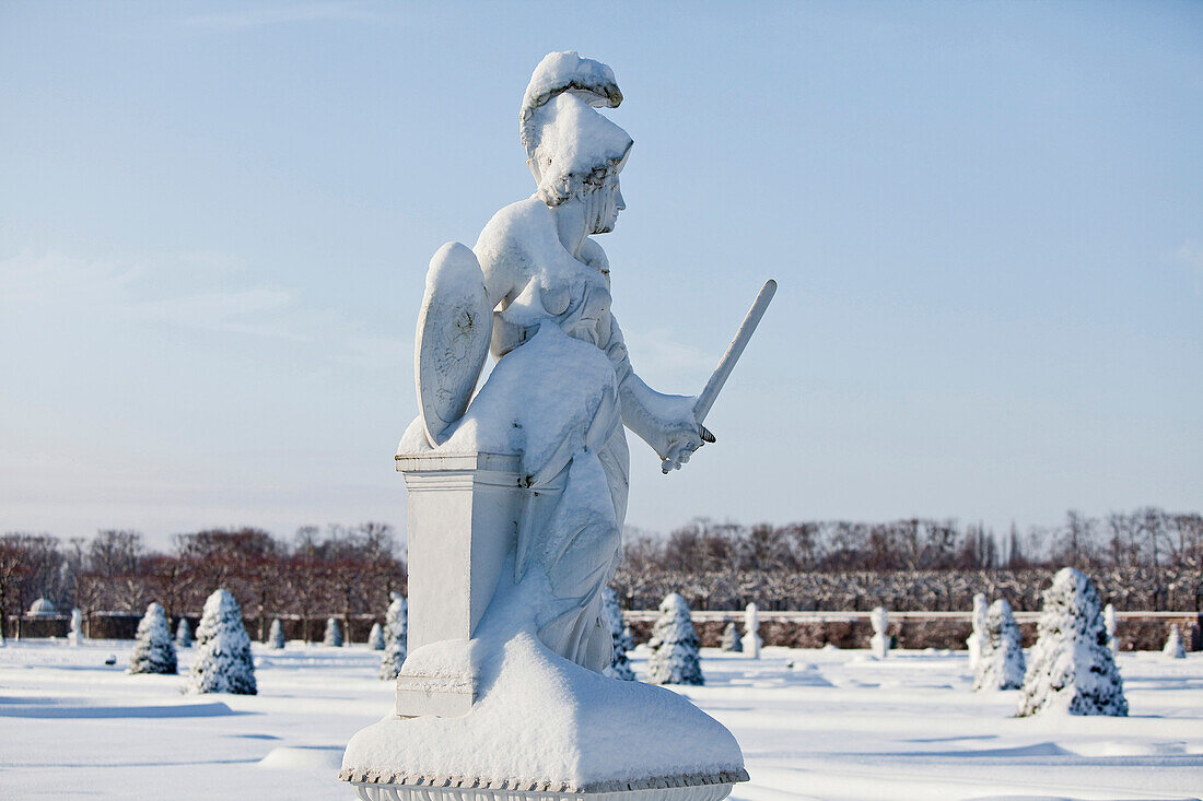 Verschneite Statue, Großer Garten, Herrenhäuser Gärten, Hannover, Niedersachsen, Deutschland