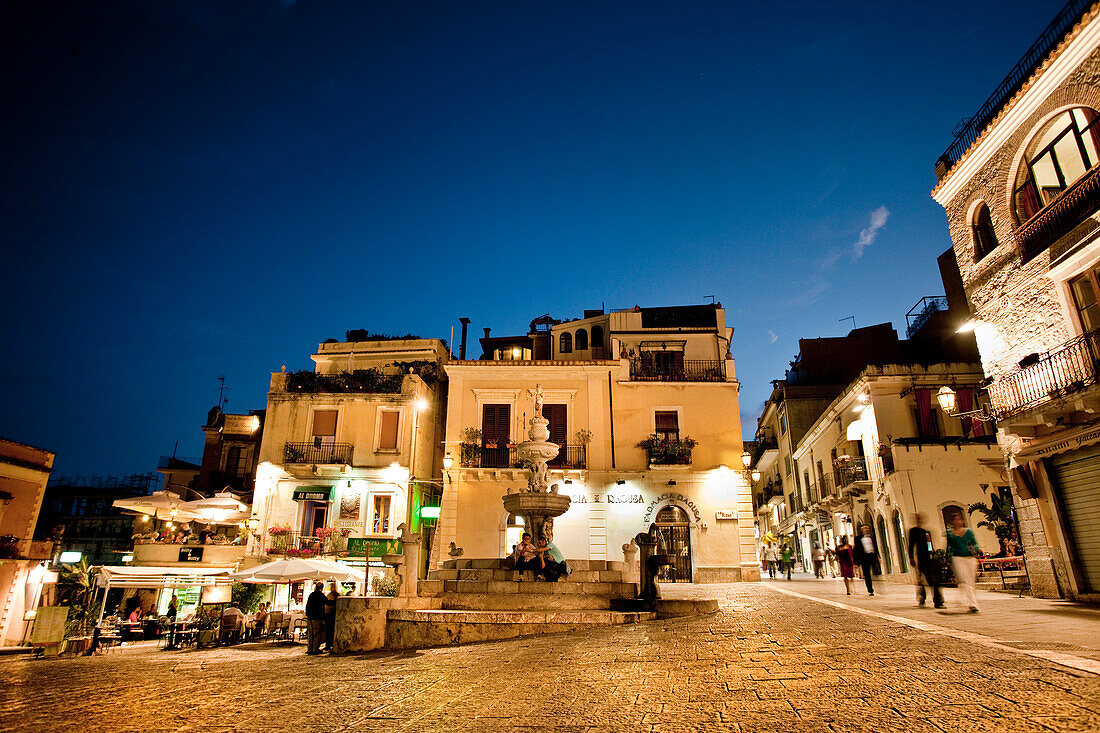 Cathedral square, Piazza Duomo, Taormina, Sicily, Italy