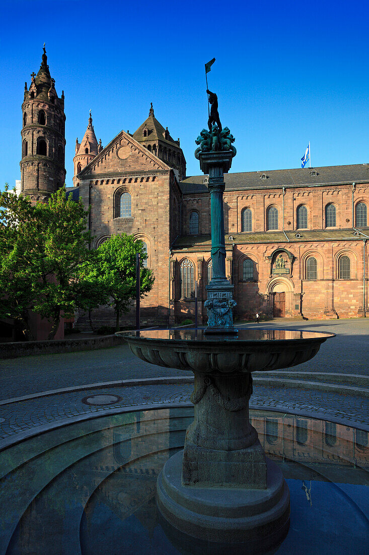 Fountain at Worms Cathedral, Cathedral of St. Peter, Worms, Rhine, Rhineland-Palatinate, Germany