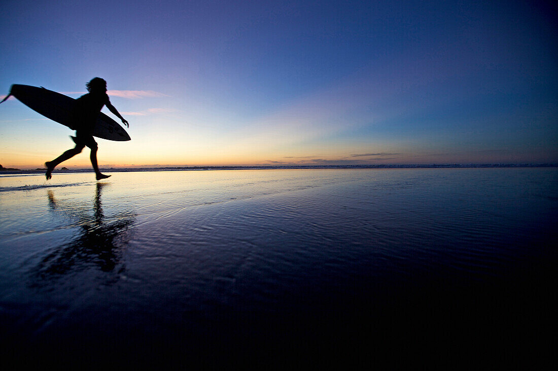 Surfer am Strand, Istmo de la Pared, Fuerteventura, Spanien