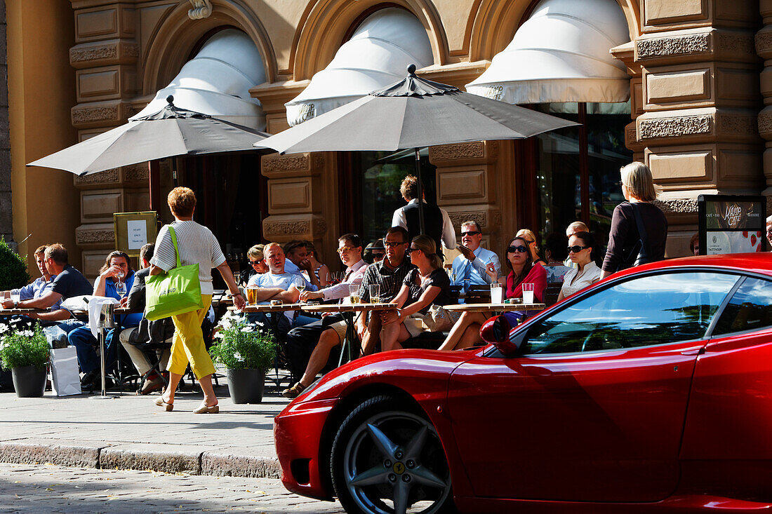 Esplanaden im Sommer, Café Kämp, Helsinki, Finnland