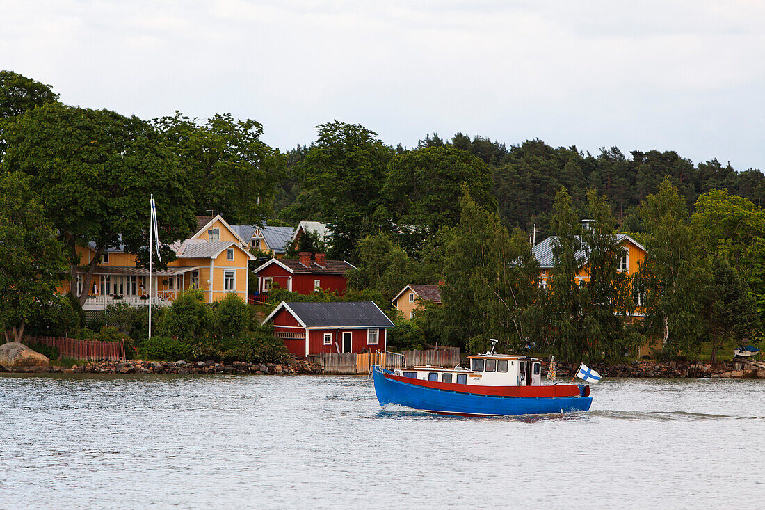 Hafeneinfahrt, Häuser in der Hafeneinfahrt von Turku, Finnland