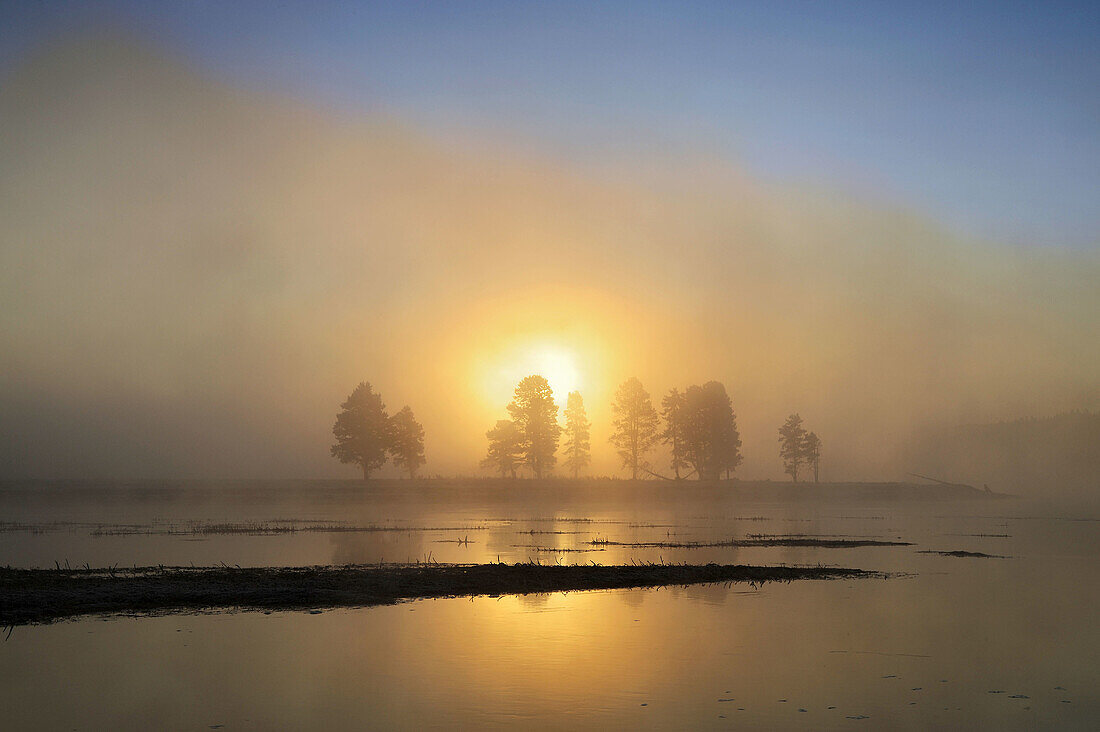 Sunrise over the Yellowstone River in the Hayden Vally