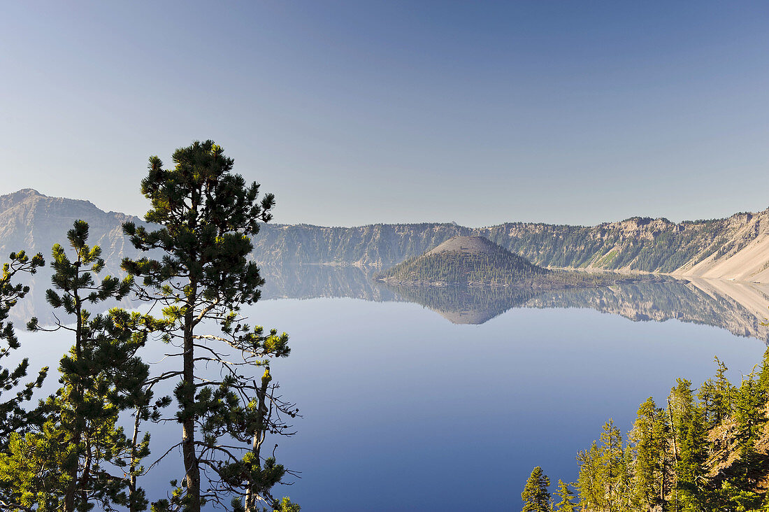 USA, Oregon, Crater Lake National Park, Crater Lake and Wizard Island