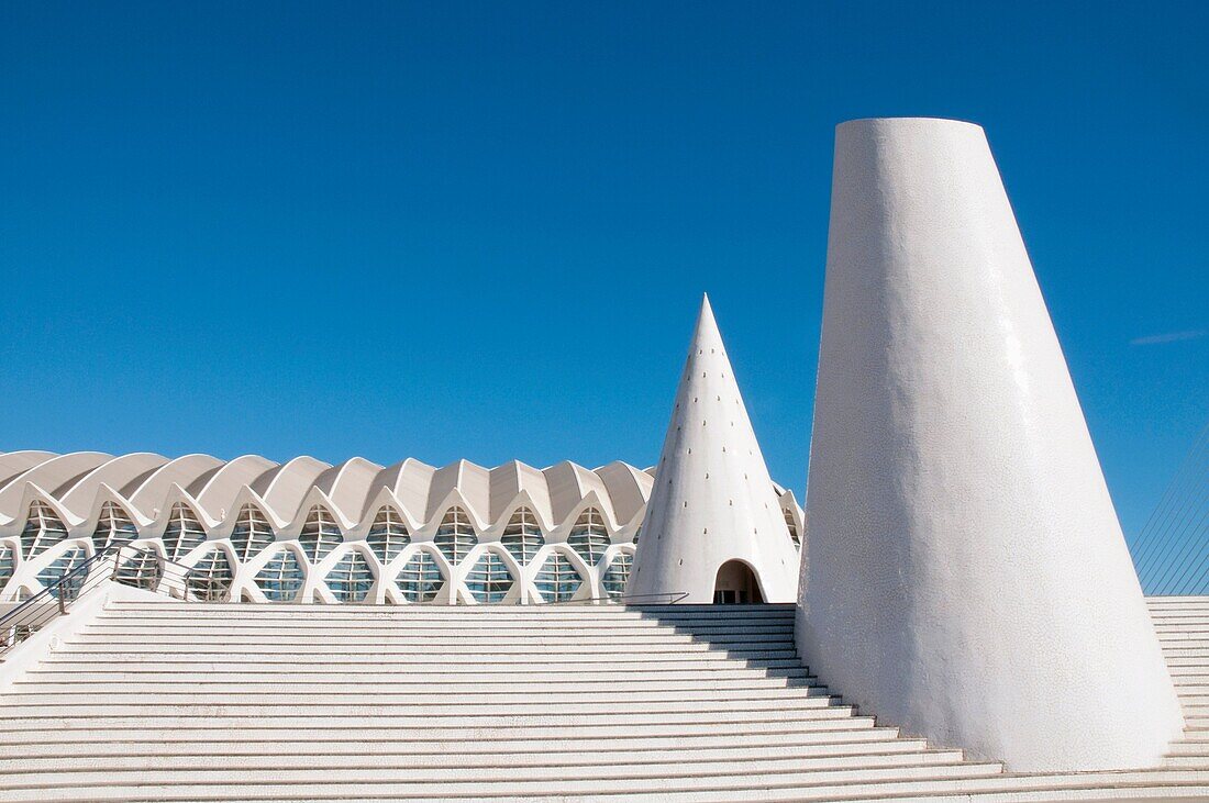 Wissenschaftsmuseum Príncipe Felipe vom Umbracle aus, Stadt der Künste und Wissenschaften. Valencia, Comunidad Valenciana, Spanien.