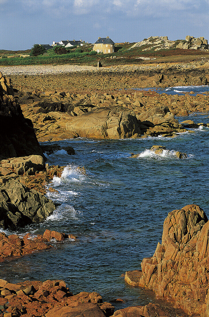 Red porphyry rocks beside Paon lighthouse, Île-de-Brehat. Côtes-d´Armor, Bretagne, France