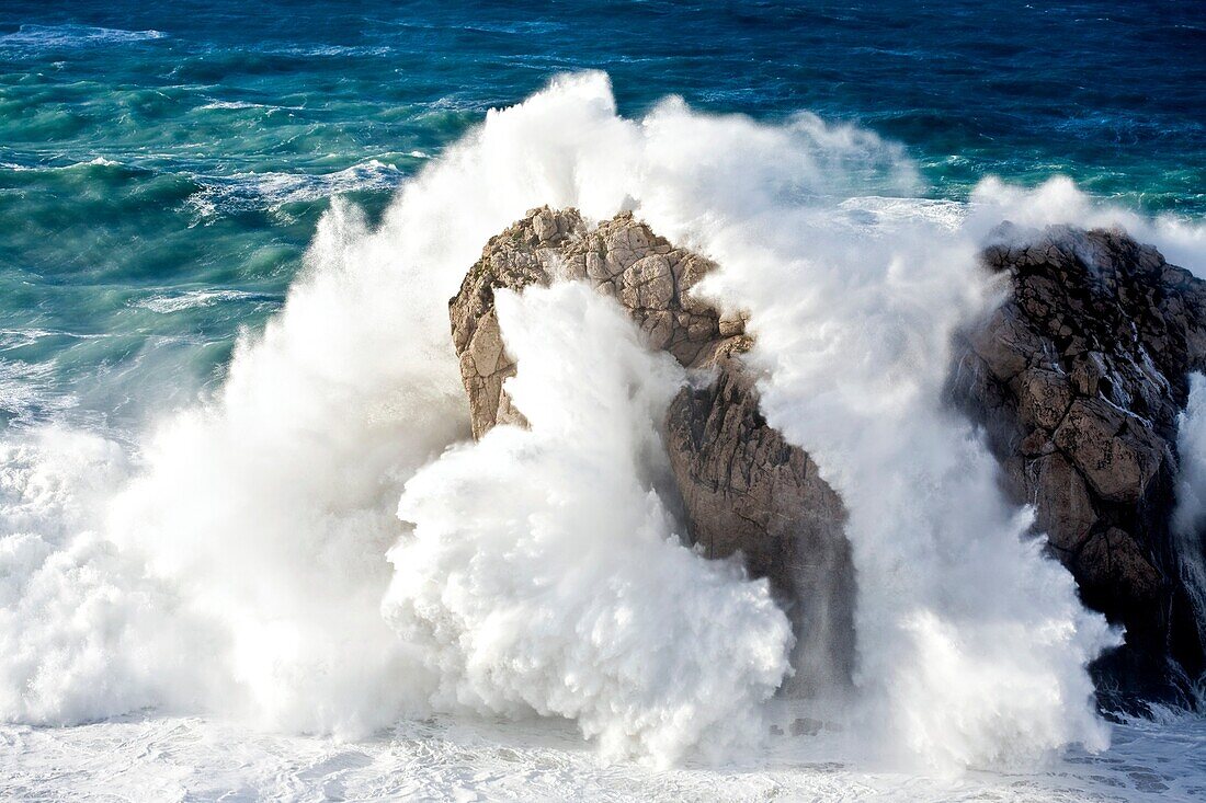 Fuerte oleaje en la costa de Cantabria