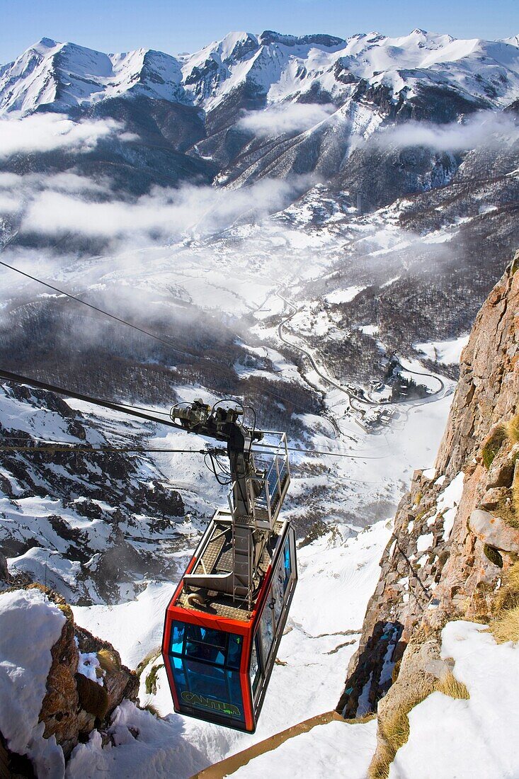 Teleférico de Fuente De subiendo a los Picos de Europa