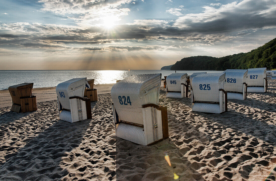 Strandkörbe am Sandstrand, Ostseebad Binz, Rügen, Mecklenburg-Vorpommern, Deutschland