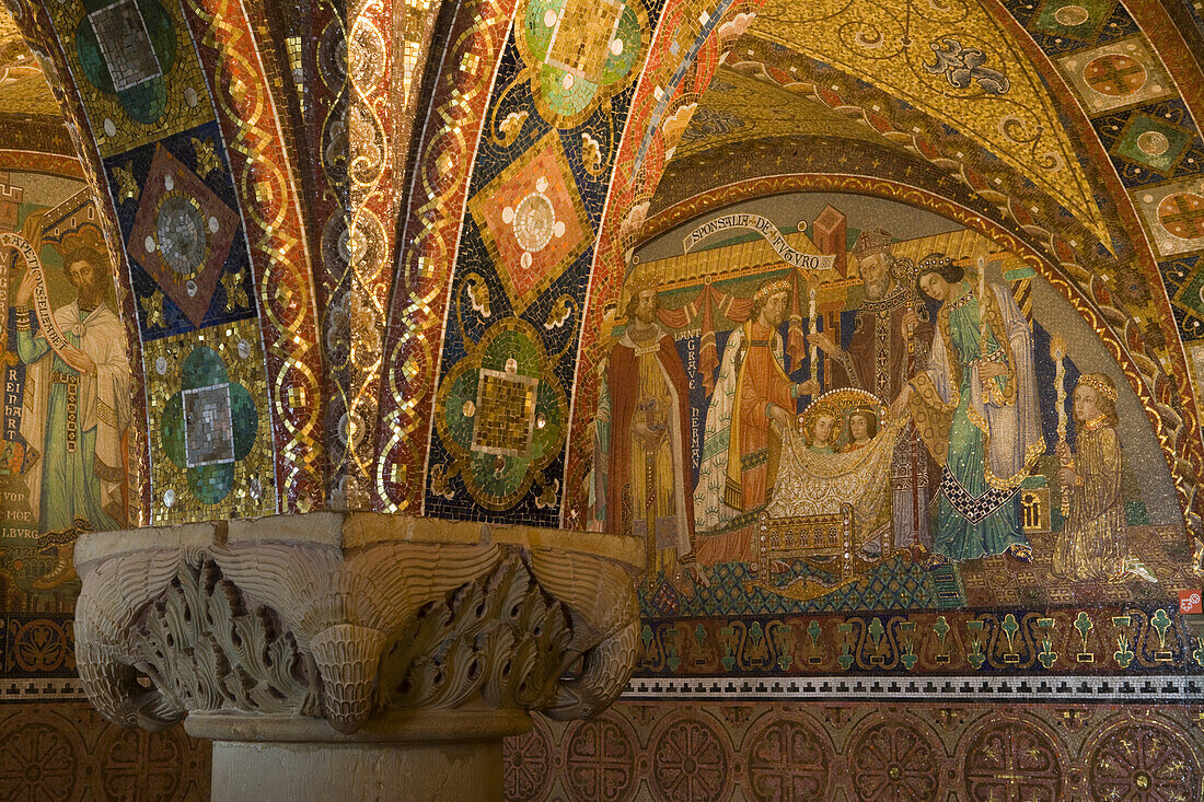 Kunstvolles Mosaik in der Elisabethkemenate der Wartburg, Eisenach, Thüringen, Deutschland, Europa