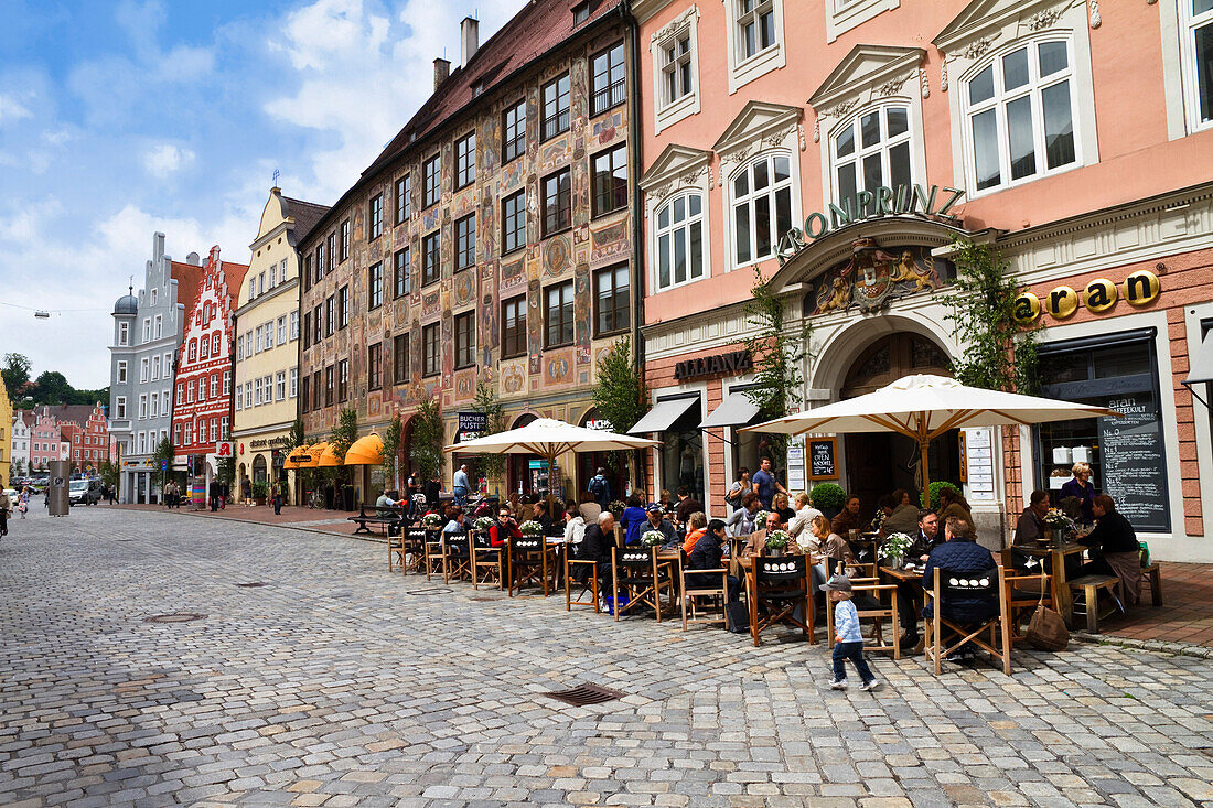 Pavement cafe in pedestrian area, Old Town, Landshut, Lower Bavaria, Germany