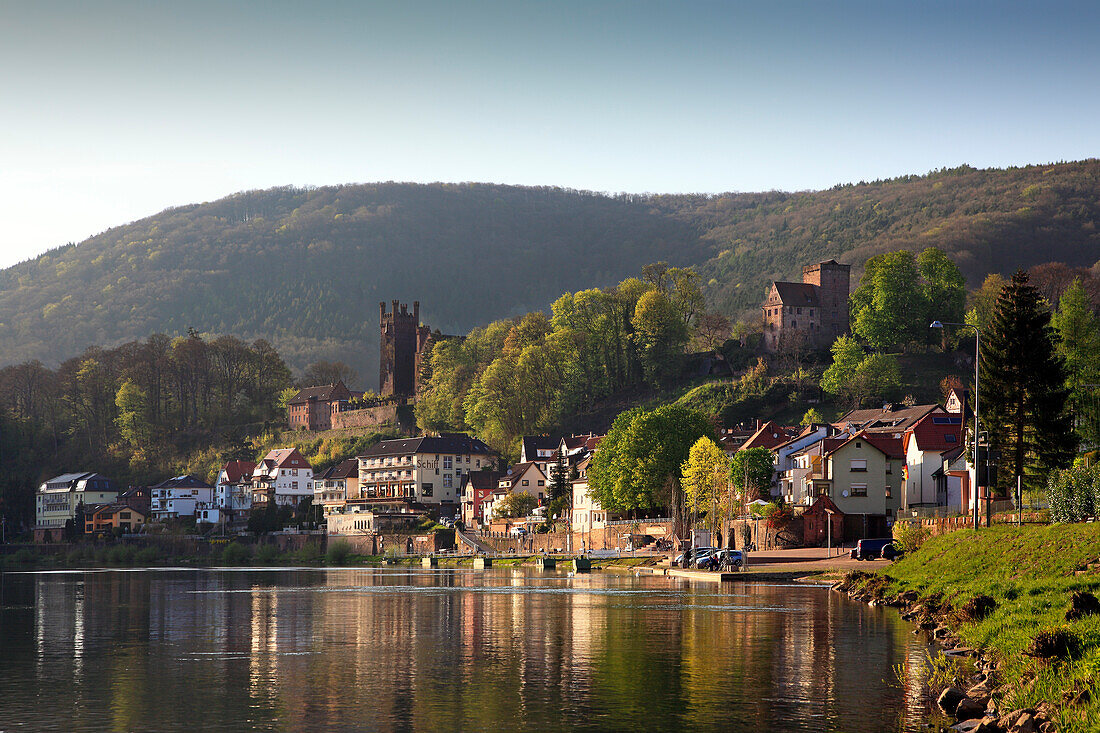 View over Neckar river to Mittelburg castle and Vorderburg castle, Neckarsteinach, Neckar, Baden-Württemberg, Germany