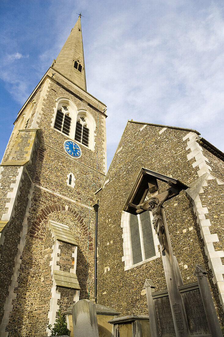 Architektur, Aussen, Berkshire, Draussen, England, Europa, Farbe, Flachwinkelansicht, Froschperspektive, Gebäude, Glockentürme, Glockenturm, Großbritannien, Kirche, Kirchen, Länder, Plätze der Welt, Reading, Reisen, St  Giles, Stadt, Städte, Tageszeit, Tü