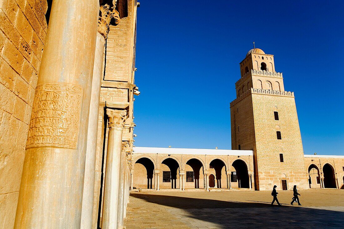 Tunez: Kairouan The Great Mosque Courtyard  Mosquee founded by Sidi Uqba in the VIth century is the most ancient place of prayer in North Africa