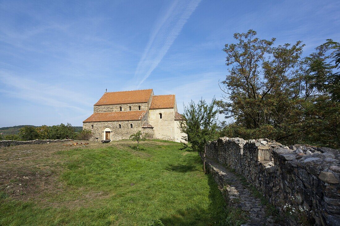 the romanic church of Cisnadioara with walls to defend the church and the citizens of the village in case of danger  Europe, Eastern Europe, Romania, Sibiu, September 2009