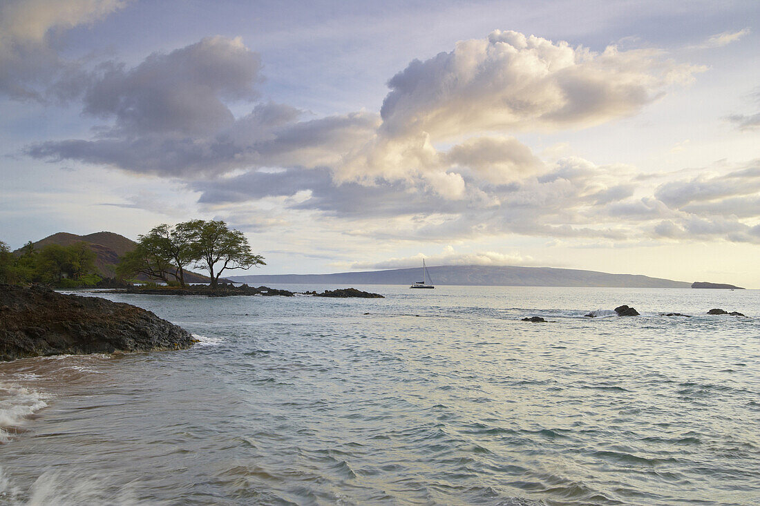 Coast area under clouded sky, Makena Landing, Maui, Hawaii, USA, America