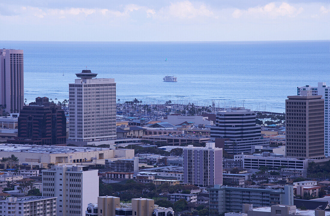 View at high rise buildings of Honolulu and ocean, Honolulu, Oahu, Hawaii, USA, America