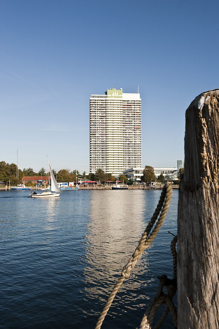 Maritim Hochhaus am Hafen, Travemünde, Lübeck, Schleswig-Holstein, Deutschland