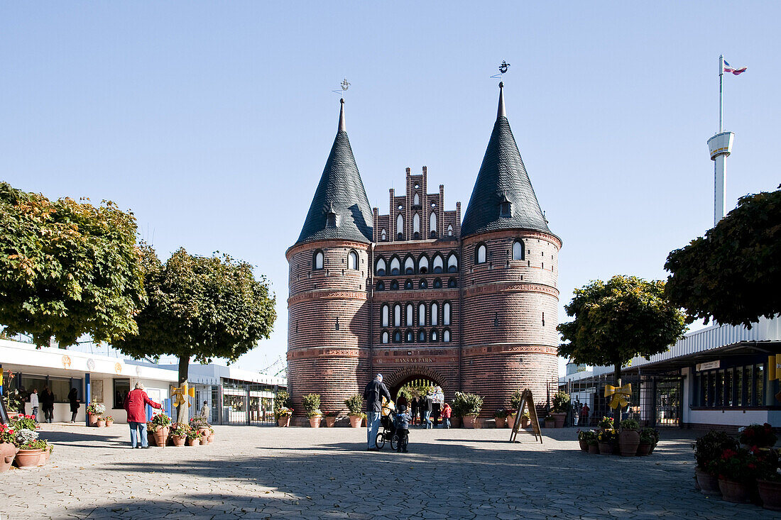 Nachbau des Lübecker Holstentors, Freizeitpark Hansa Park, Sierksdorf, Schleswig-Holstein, Deutschland