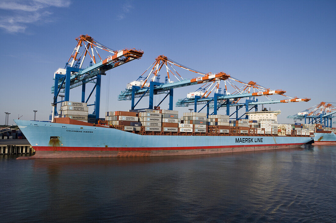Containerschiff Columbine Maersk und Kräne am Hafen, Bremerhaven, Bremen, Deutschland, Europa