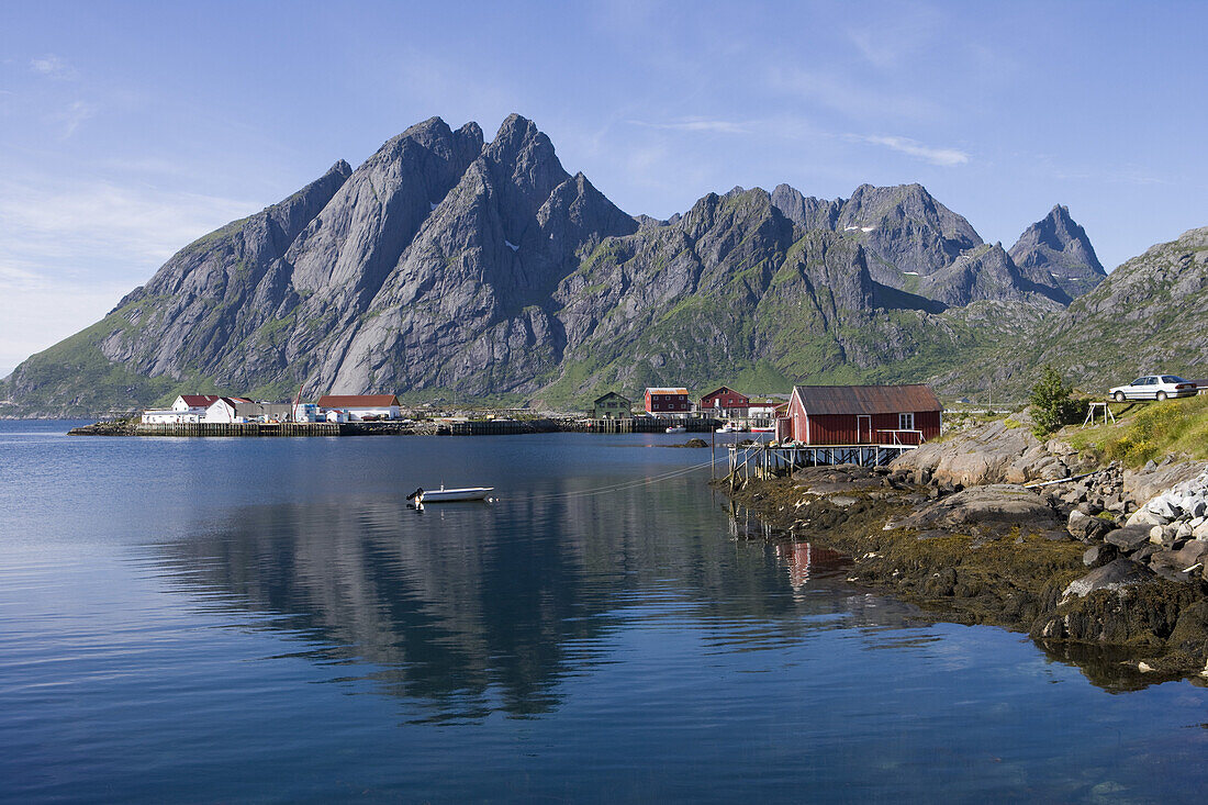 Idyllisches Fischerdorf Sund, Flakstadoy, Lofoten, Norwegen, Europa