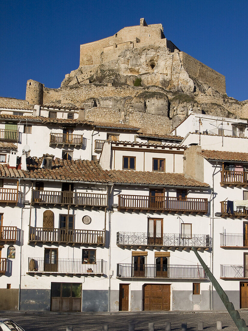 Houses in Plaça de l´Estudi and castle in background, Morella. Els Ports, Castellon province, Comunidad Valenciana, Spain