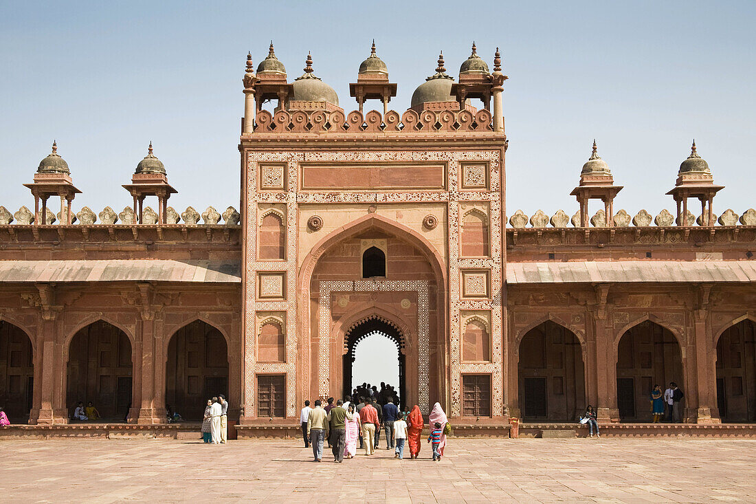 Visitors and Shahi Darwaza Gate, Jama Masjid Mosque complex, Fatehpur Sikri, near Agra, Uttar Pradesh, India