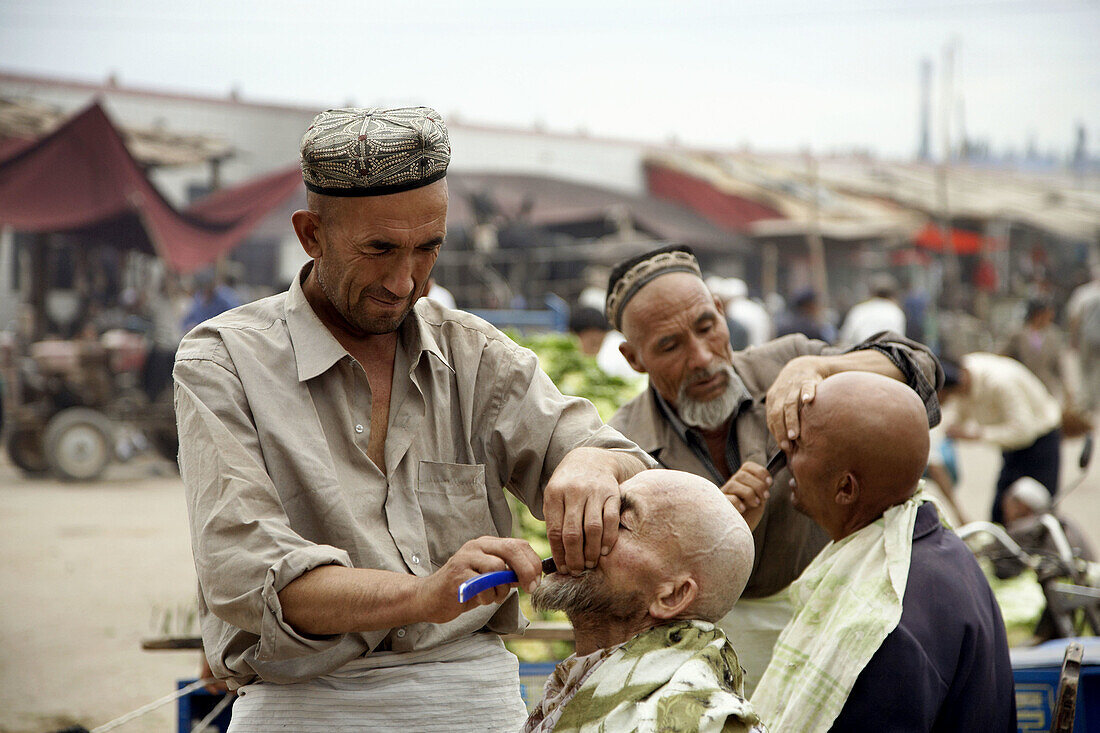 Adult, Adults, Asia, asian, Asian ethnicity, asians, Barber, Barbers, Beard, Beards, China, cities, city, Color, Colour, Daytime, Ethnic, Ethnicity, exterior, Four, Four persons, Horizontal, human, Hygiene, Kashgar, Kashi, Knife, Knives, male, man, Mascul