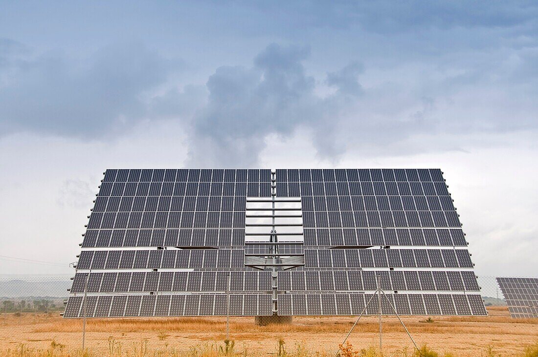 Sector de las energía renovable sigue creciendo  Ejemplo de Placas solares en Cinco Villas, Aragón