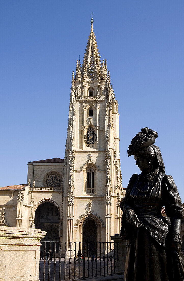 Spain, Asturias. Oviedo. Cathedral of San Salvador and the Statue of La Regenta. From 13th century, it was erected, in gothic style, in 1288 over the previous cathedral, which was founded in the 8th century.