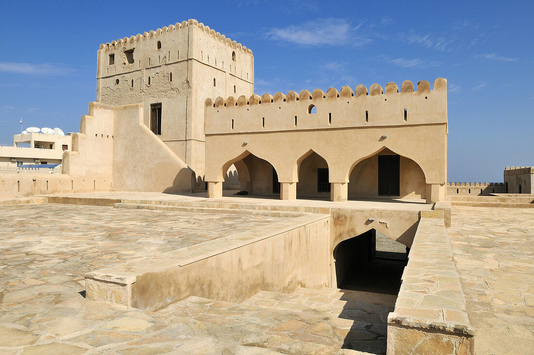 historic adobe fortification As Suwayq Fort or Castle, Batinah Region, Sultanate of Oman, Arabia, Middle East