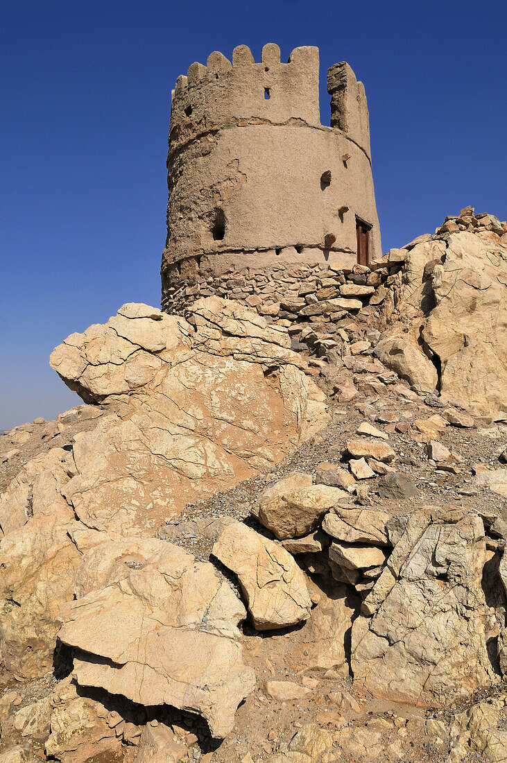 historic adobe watchtower near Nakhal, Nakhl, Hajar al Gharbi Mountains, Batinah Region, Sultanate of Oman, Arabia, Middle East